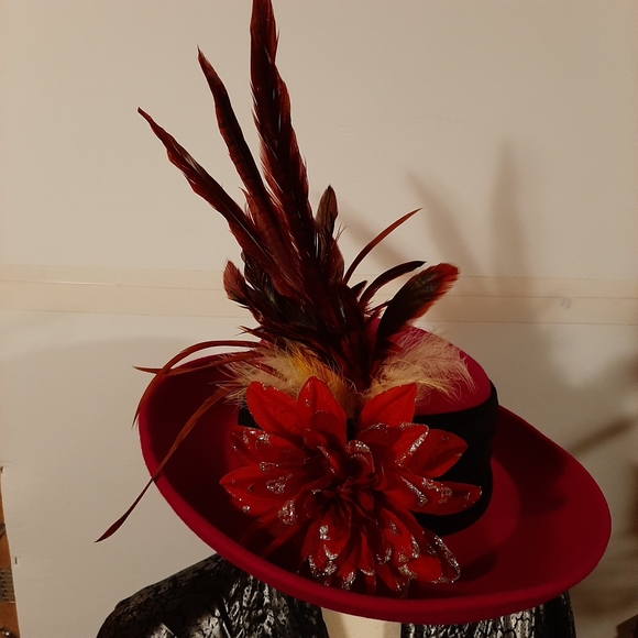 Refurbished Ladies wool hat - Picture 1 of 6